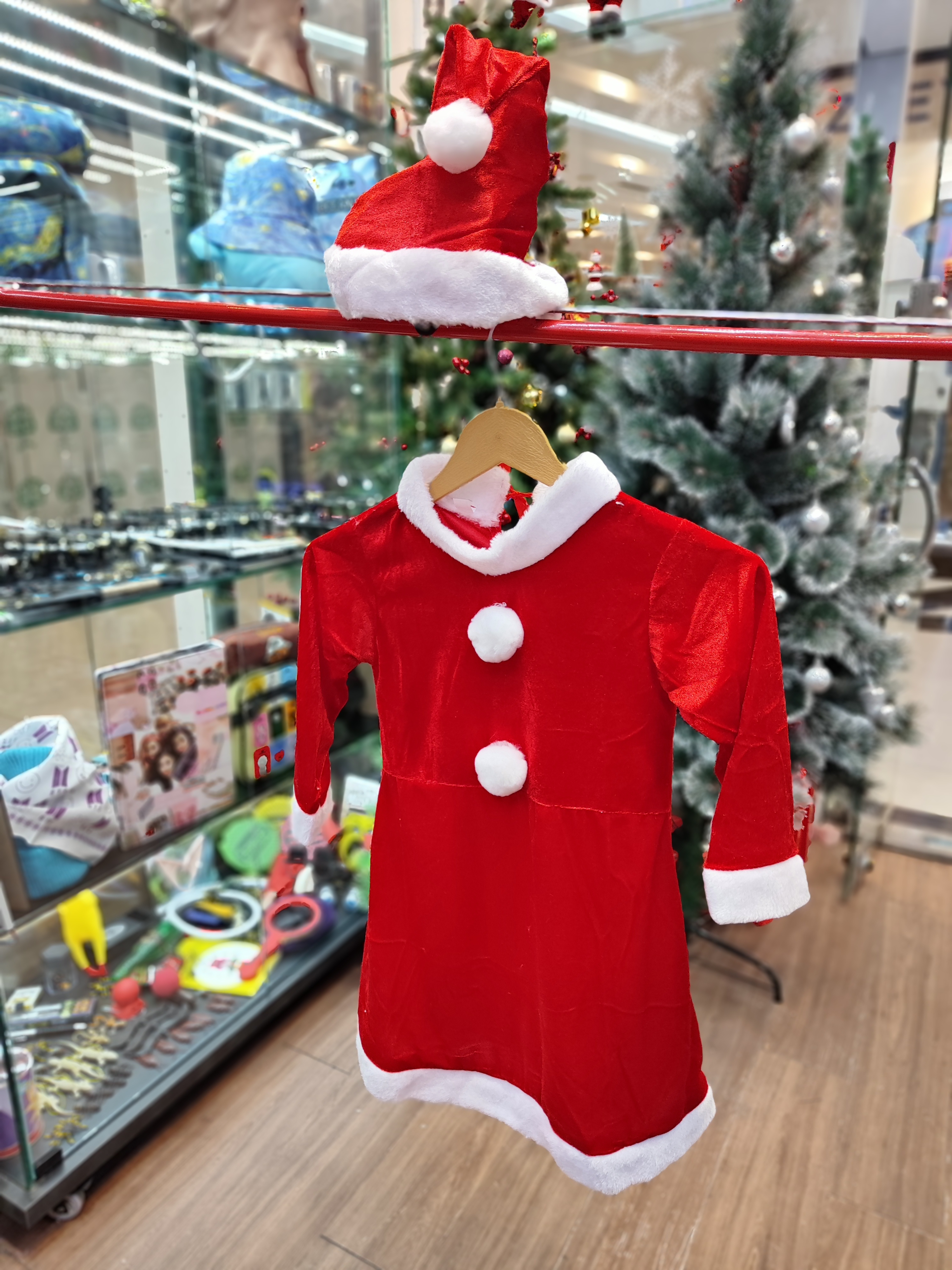 لباس مامان نوئل دخترانه مخملی | پیراهن کریسمسی بچگانه با کلاه