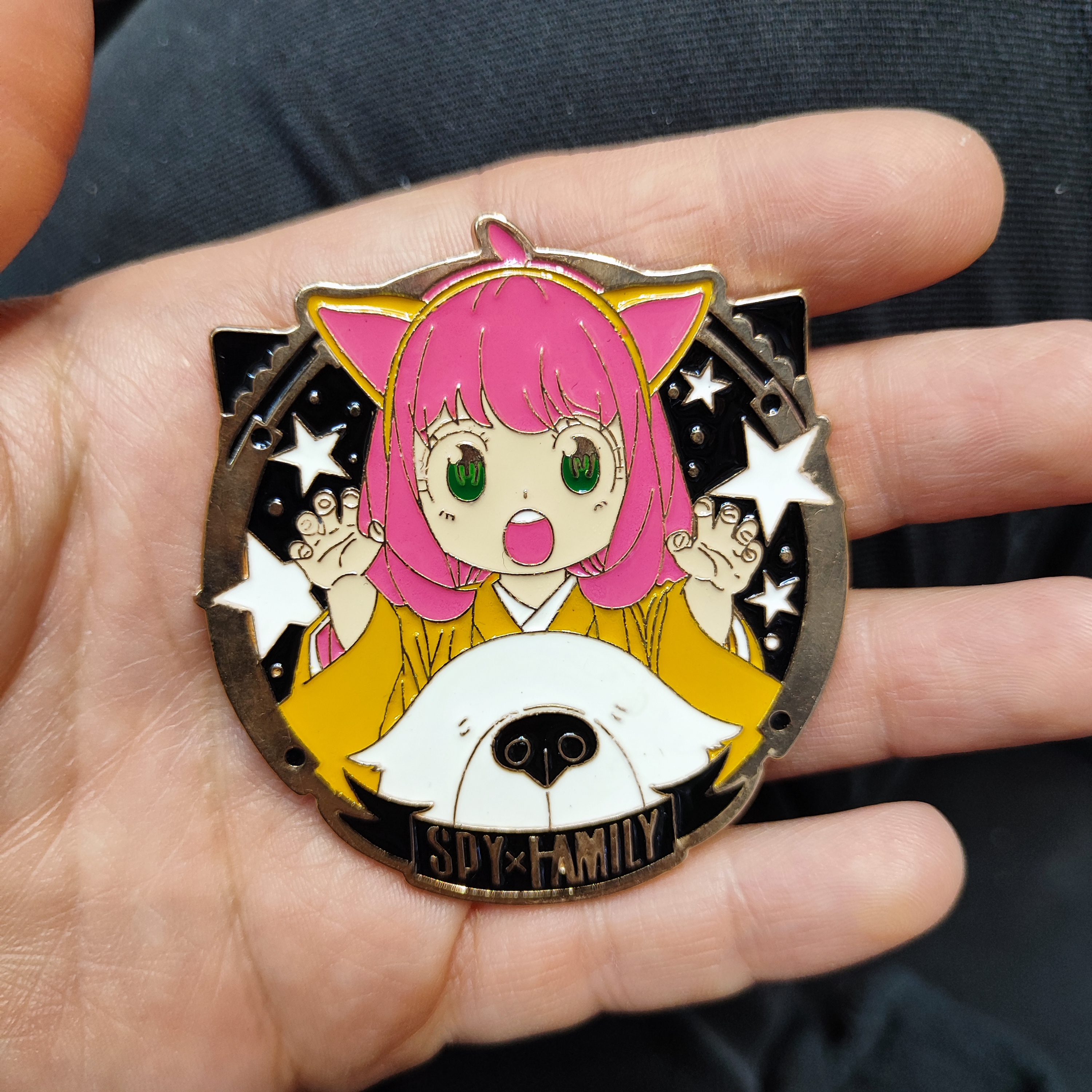 بج سینه برنجی دست‌ساز | پین فلزی رنگ‌دست | مقاوم، خاص و مناسب پارچه‌های ضخیم