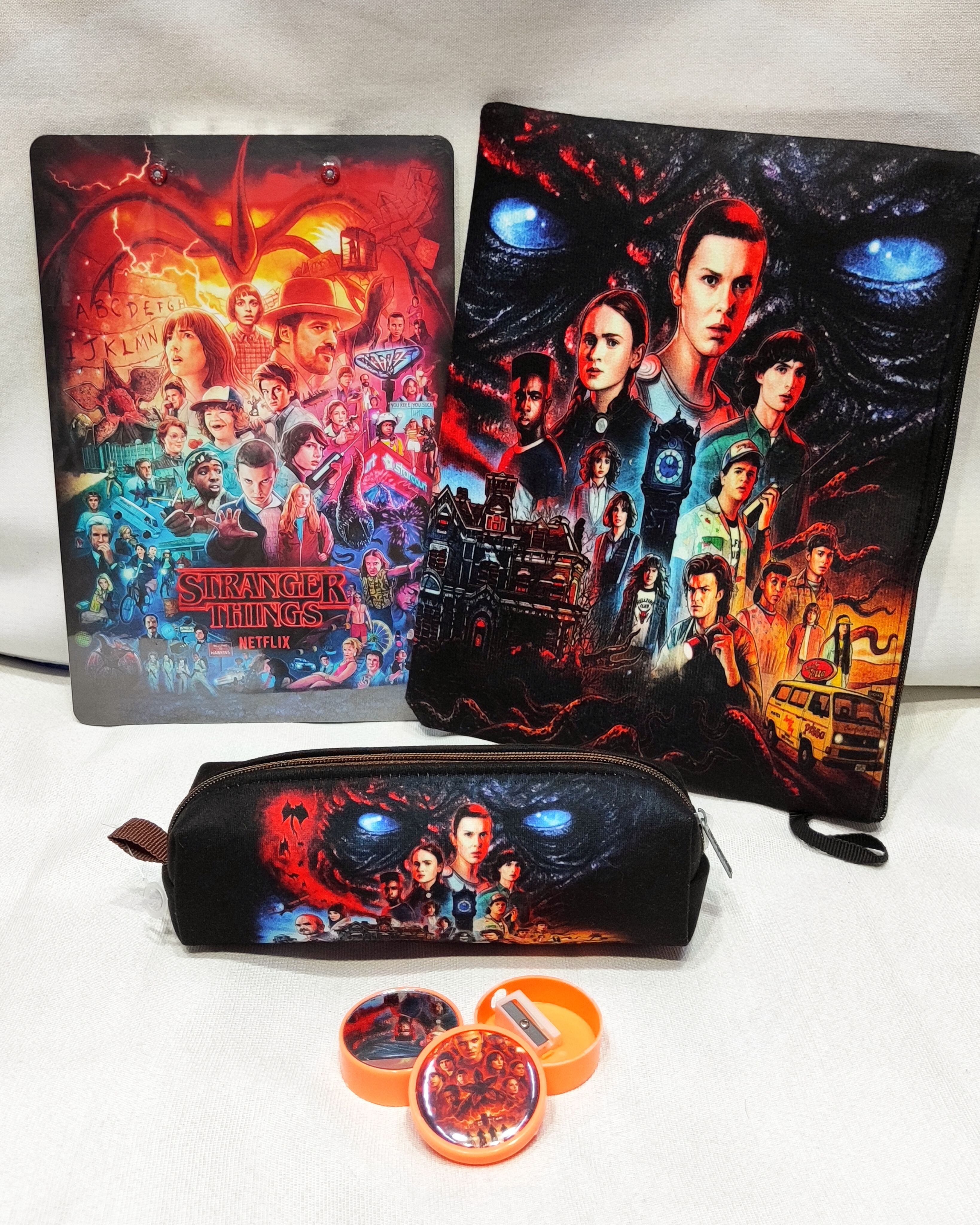 ست مدرسه Stranger Things | پوشه، جامدادی، تخته شاسی و کلاسور