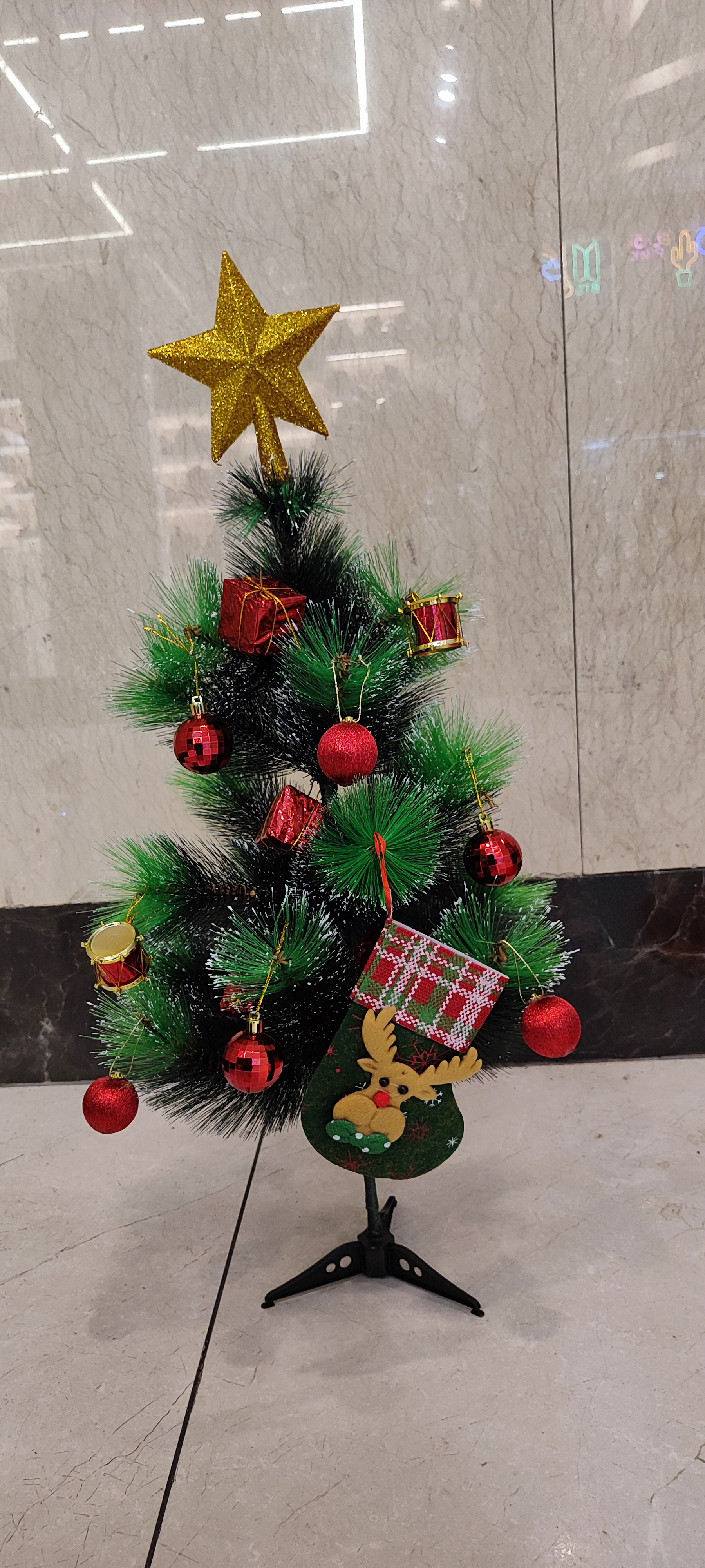 درخت کریسمس ۶۰ سانتی مدل دو رنگ نوک‌برفی – پرپشت، سوزنی و قیمت مناسب