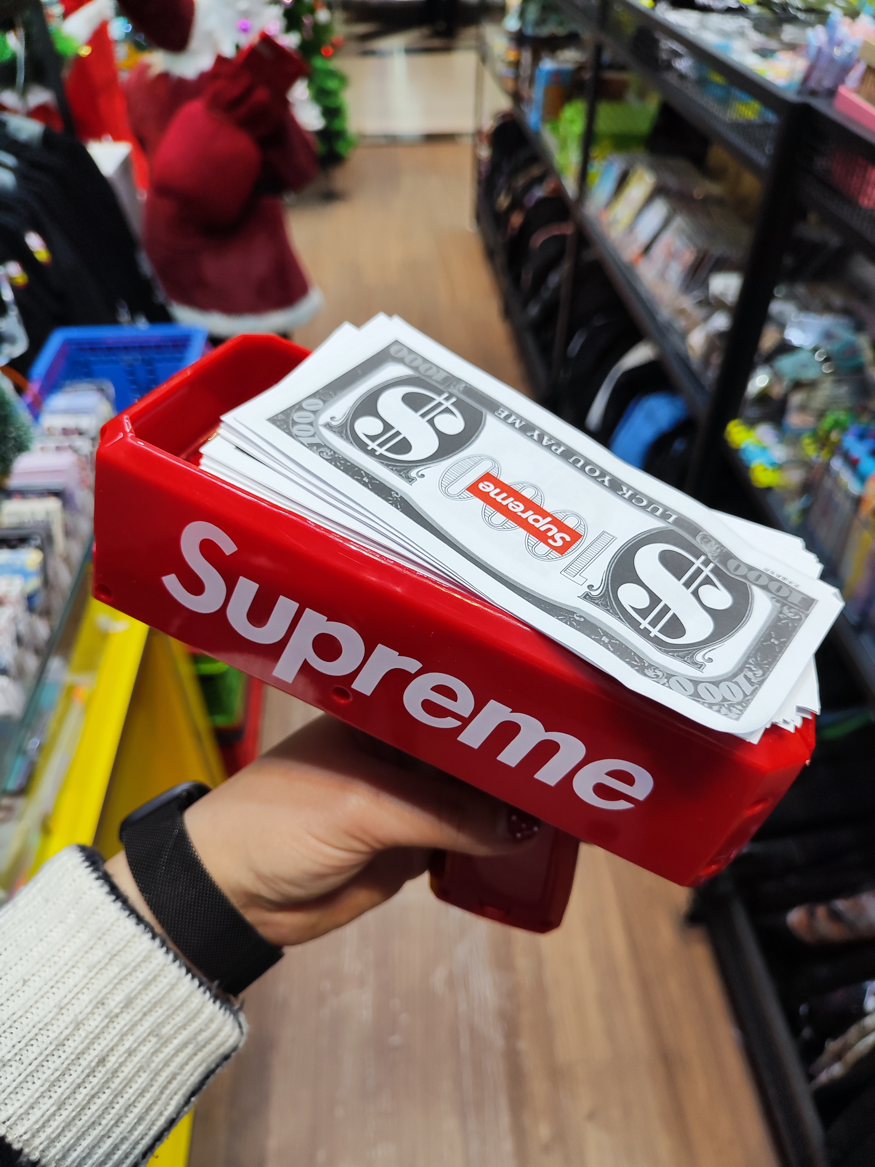 مانی گان | تفنگ پول‌پاش خفن مخصوص مهمونی و شاباش 🎉💸