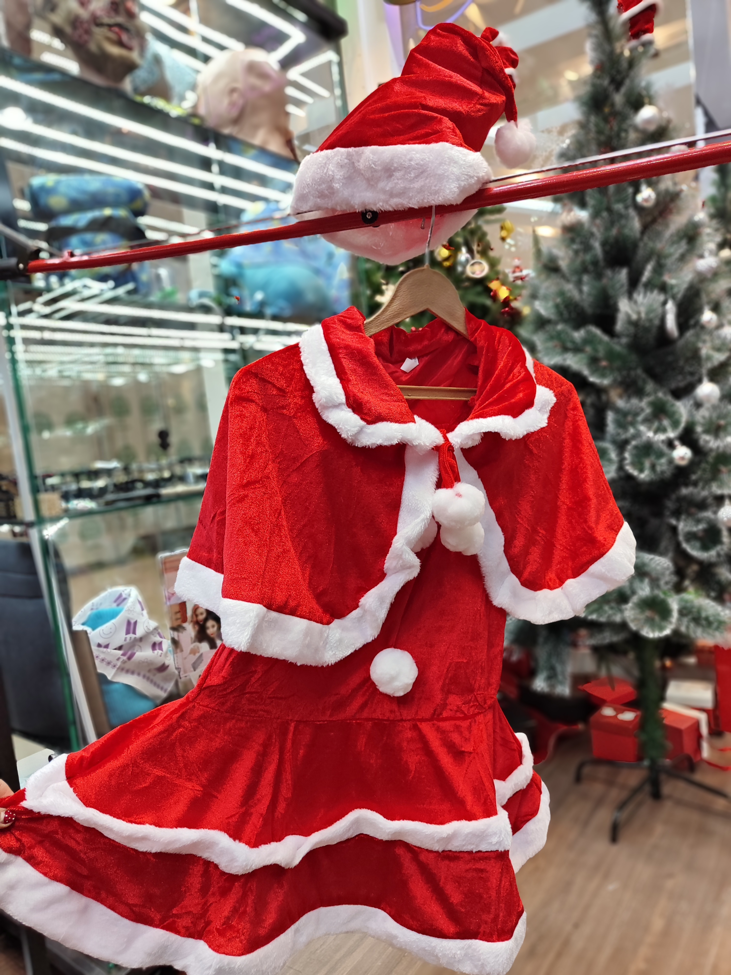 لباس مامان نوئل زنانه مخملی | پیراهن کریسمسی شنل‌دار شیک و مجلسی