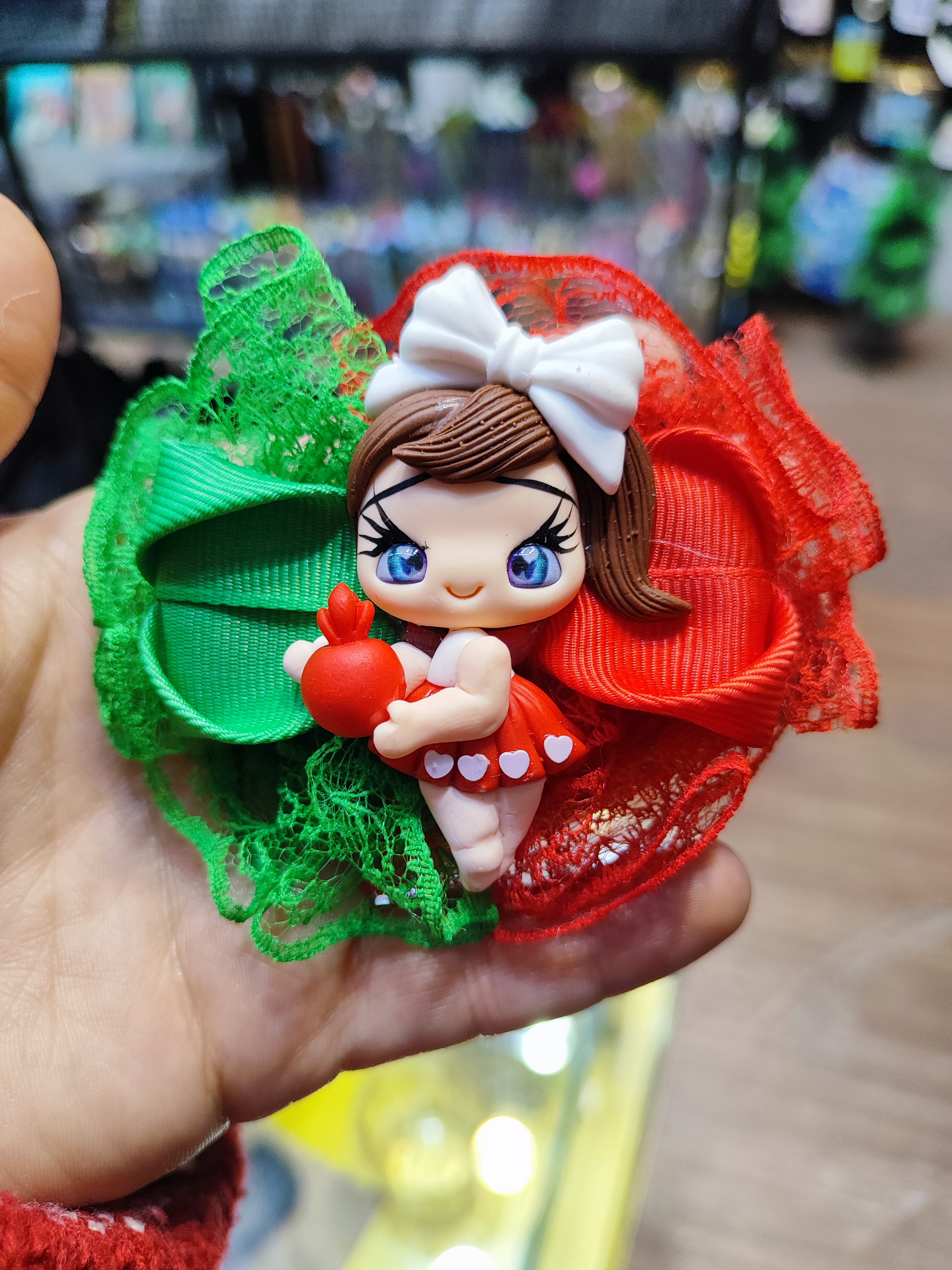 گلسر دست‌ساز یلدایی دختر انار به دست | فانتزی و خاص