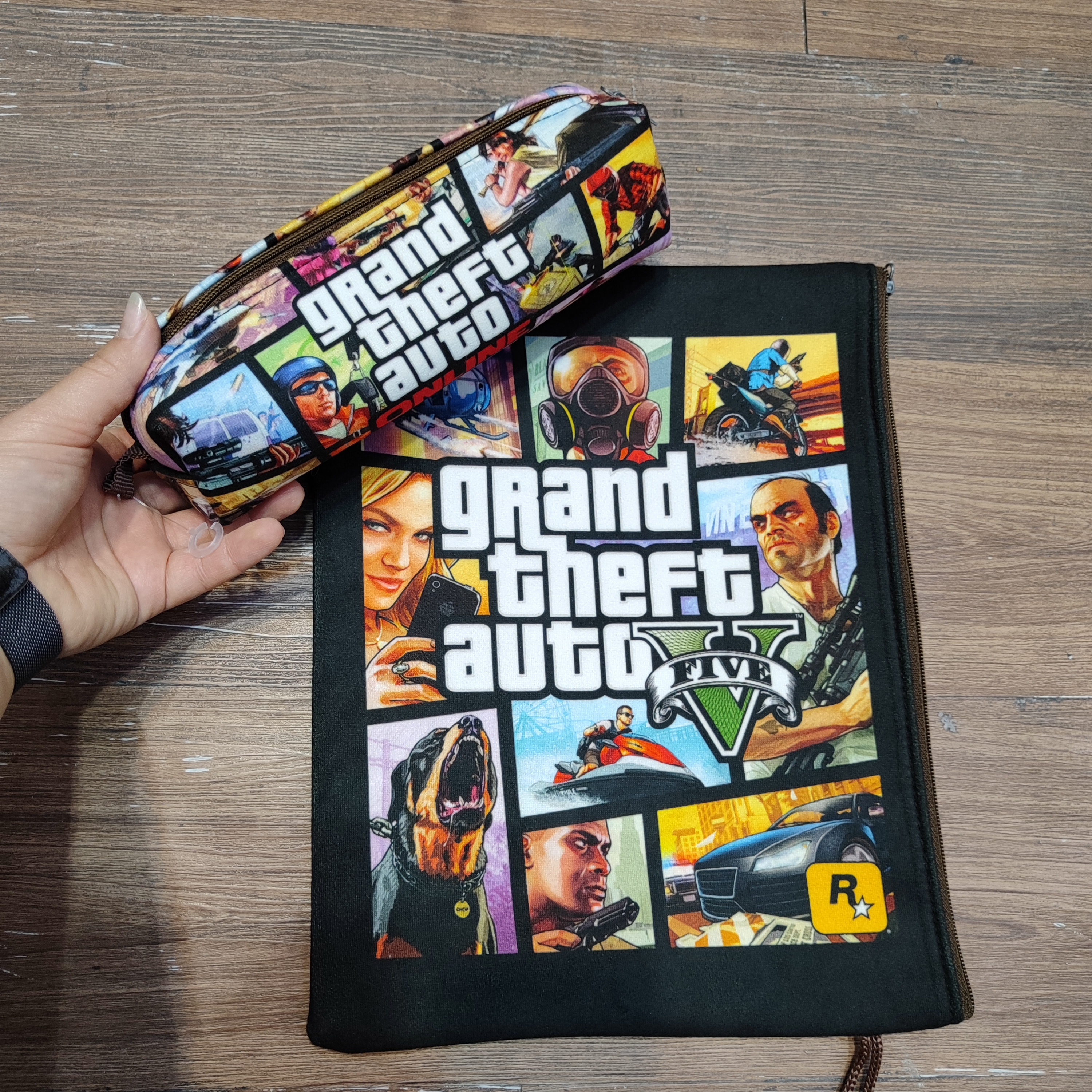 ست جامدادی و پوشه کار مخملی GTA | Grand Theft Auto